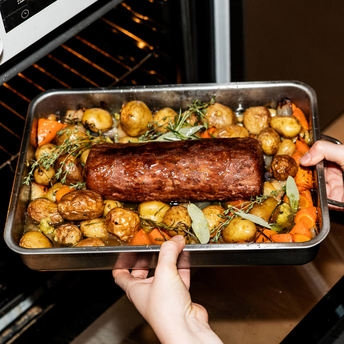 Whole-Cut Loin elduð heil í ofni með kartöflum